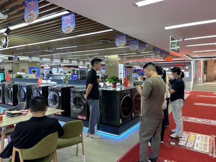 活力四射！鄭州消費品“以舊換新”邂逅“十一”假期，家電銷售火熱